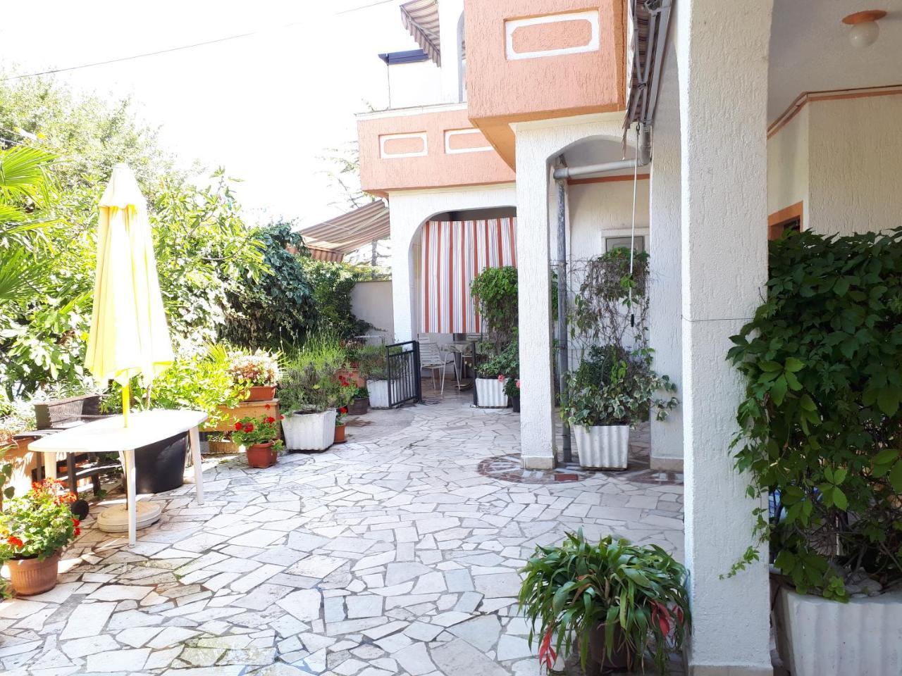 Apartments Vila Ida Vantacici Buitenkant foto